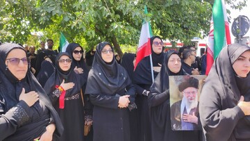 حضور مدیرکل و کارکنان کتابخانه‌های عمومی لرستان در مراسم وداع آقای شهید ایران