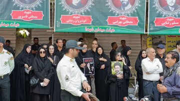 حضور مدیرکل و کارکنان کتابخانه‌های عمومی لرستان در مراسم وداع آقای شهید ایران