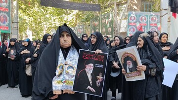 حضور مدیرکل و کارکنان کتابخانه‌های عمومی لرستان در مراسم وداع آقای شهید ایران