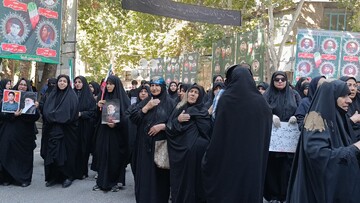 حضور مدیرکل و کارکنان کتابخانه‌های عمومی لرستان در مراسم وداع آقای شهید ایران