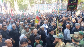 حضور مدیرکل و کارکنان کتابخانه‌های عمومی لرستان در مراسم وداع آقای شهید ایران