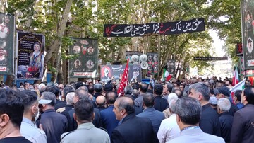 حضور مدیرکل و کارکنان کتابخانه‌های عمومی لرستان در مراسم وداع آقای شهید ایران
