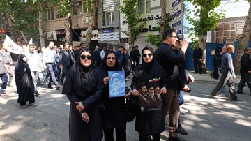 حضور مدیرکل و کارکنان کتابخانه‌های عمومی لرستان در مراسم وداع آقای شهید ایران