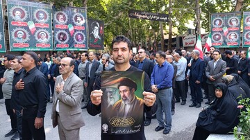 حضور مدیرکل و کارکنان کتابخانه‌های عمومی لرستان در مراسم وداع آقای شهید ایران