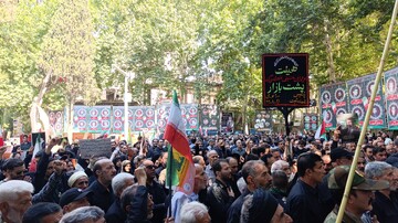 حضور مدیرکل و کارکنان کتابخانه‌های عمومی لرستان در مراسم وداع آقای شهید ایران