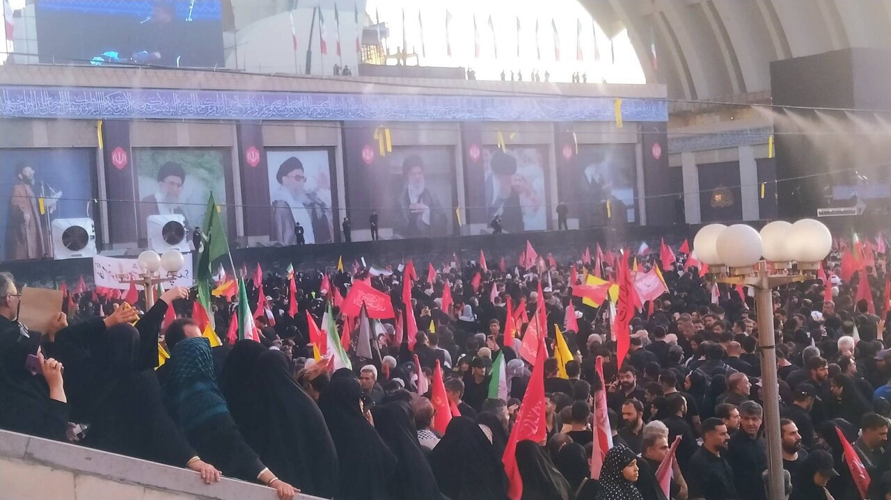 با دلی پُر از بغض؛