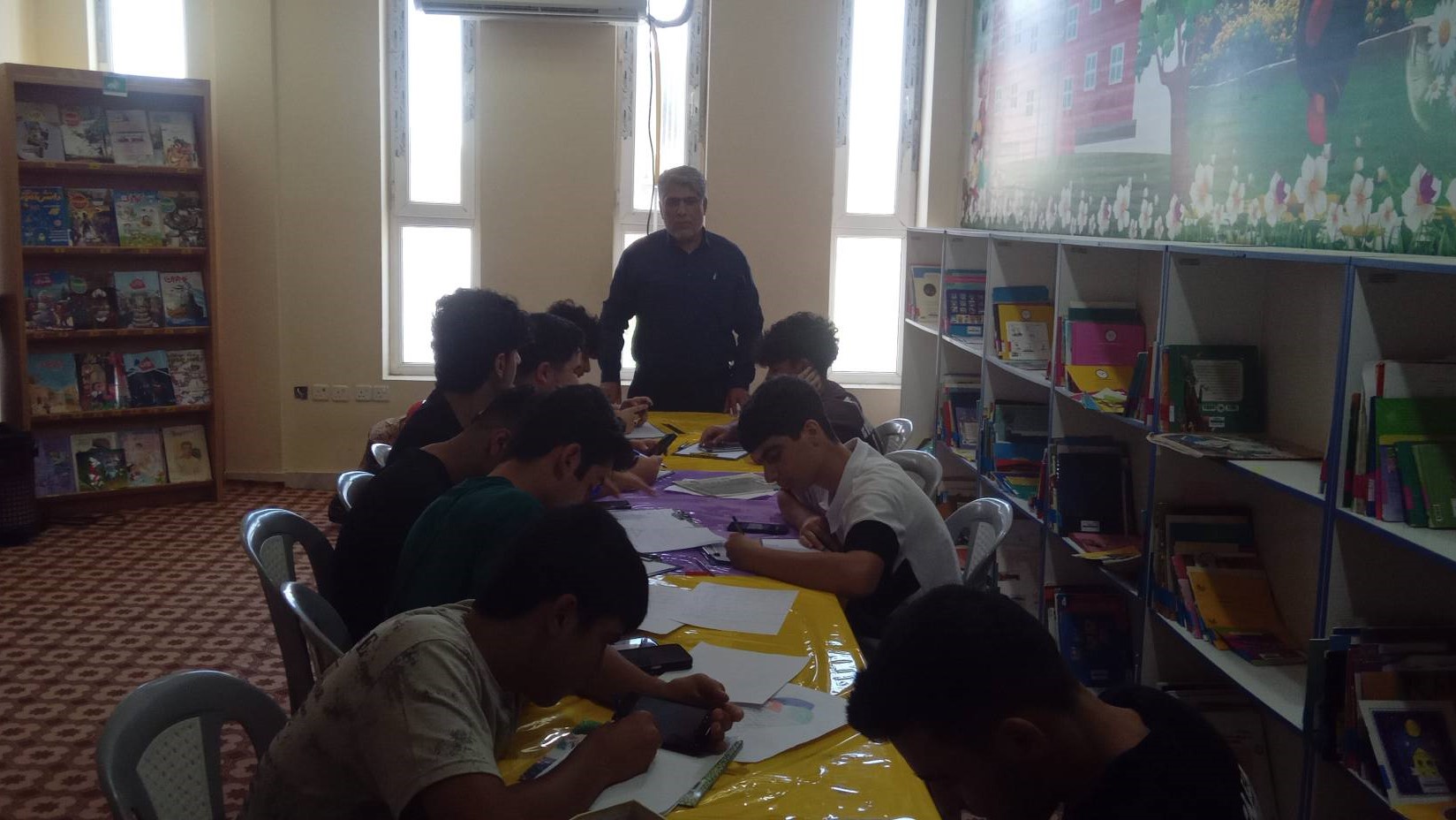 کتابخانه عمومی حکیم طوس لالی به پایگاه رفع اشکال و تقویت تحصیلی دانش‌آموزان تبدیل شد
