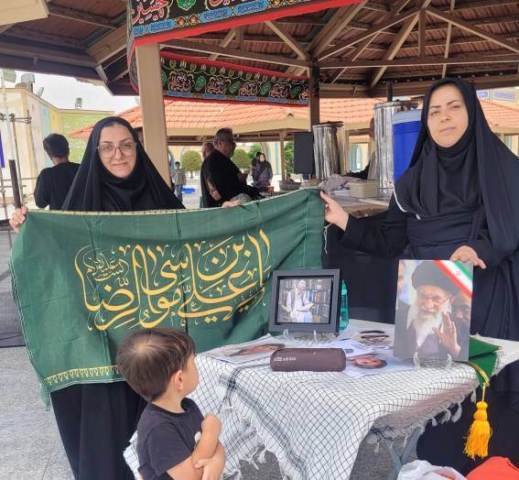 برپایی موکب فرهنگی اداره کتابخانههای عمومی شهرستان دامغان در مسیر زائران تشییع پیکر مطهر رهبر شهید
