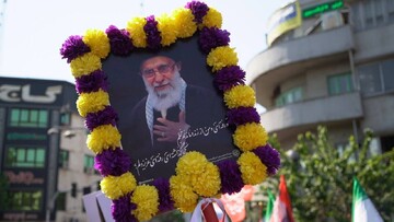 حضور کاروان کتابداران و کارکنان کتابخانه‌های عمومی آذربایجان شرقی در آیین وداع و تشییع رهبر شهید انقلاب