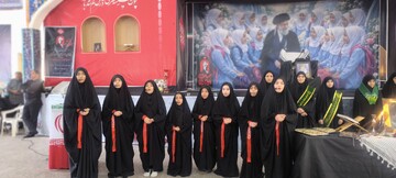 حضور باشکوه بانوان لرستان در آیین وداع با «رهبر شهید»؛ تجدید میثاق با آرمان‌های انقلاب اسلامی