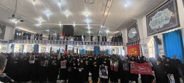 حضور باشکوه بانوان لرستان در آیین وداع با «رهبر شهید»؛ تجدید میثاق با آرمان‌های انقلاب اسلامی