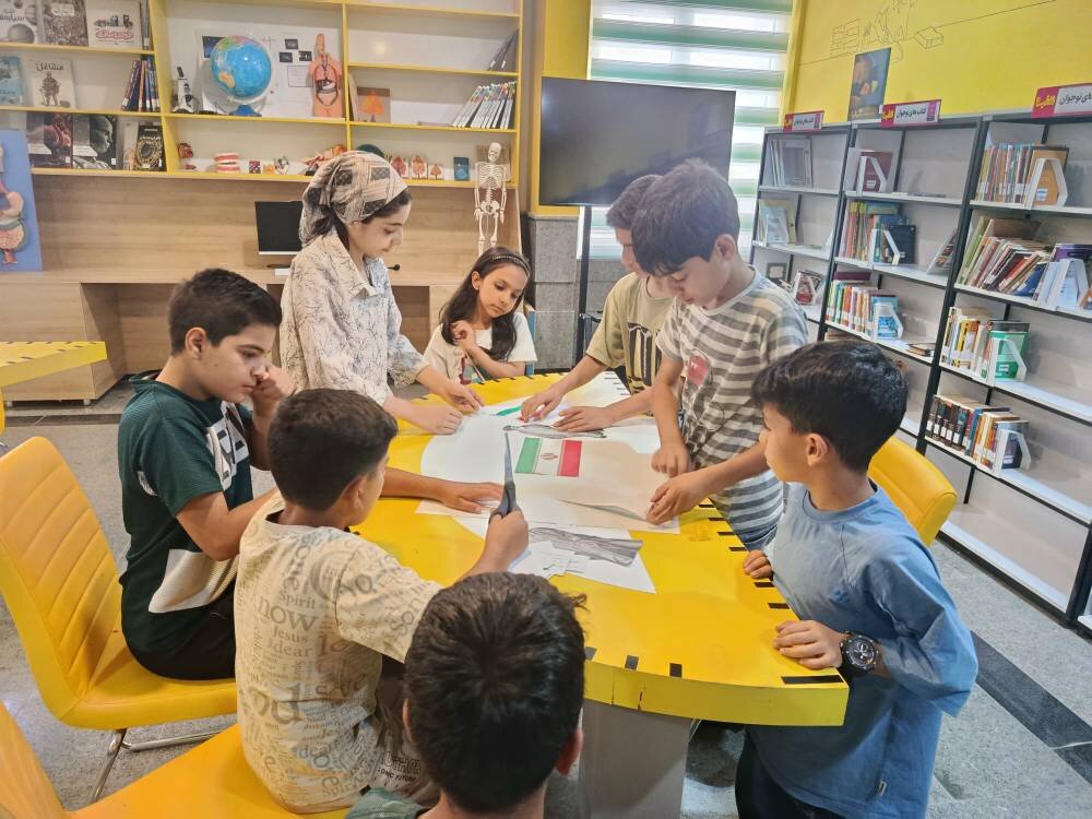 «باید برخاست» نوجوانان شیرازی را با اندیشههای رهبر انقلاب آشنا کرد