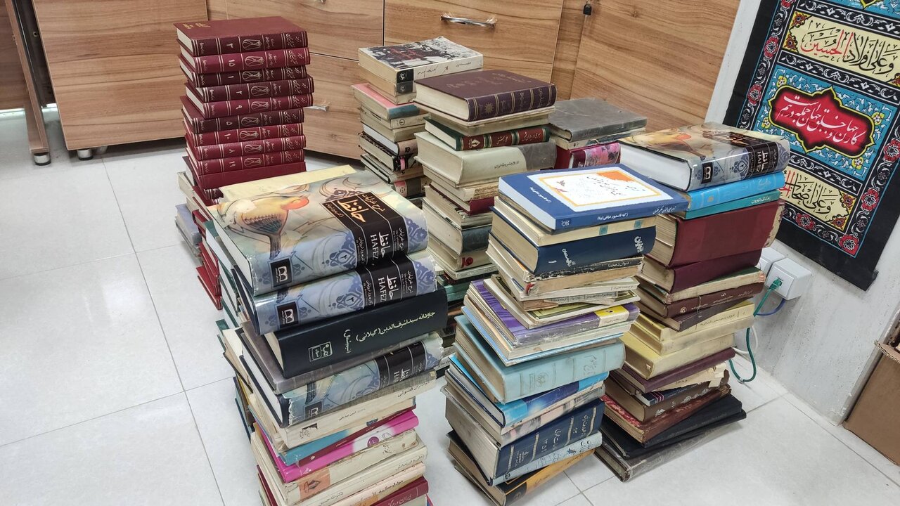 ۳۰۰ جلد کتاب به کتابخانه عمومی «علامه دهخدا» شهرستان میاندوآب اهدا شد