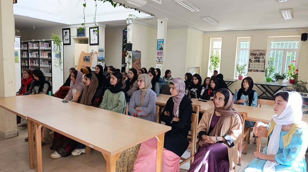 برگزاری کارگاه آموزشی «انتخاب آگاهانه» در کتابخانه عمومی بیساران