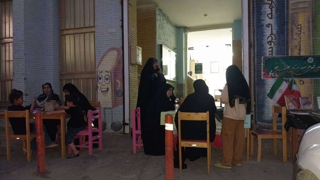 غرفه فرهنگی «کودک و کتاب» کتابخانه عمومی شهید غلامرضا شهروی برپا شد