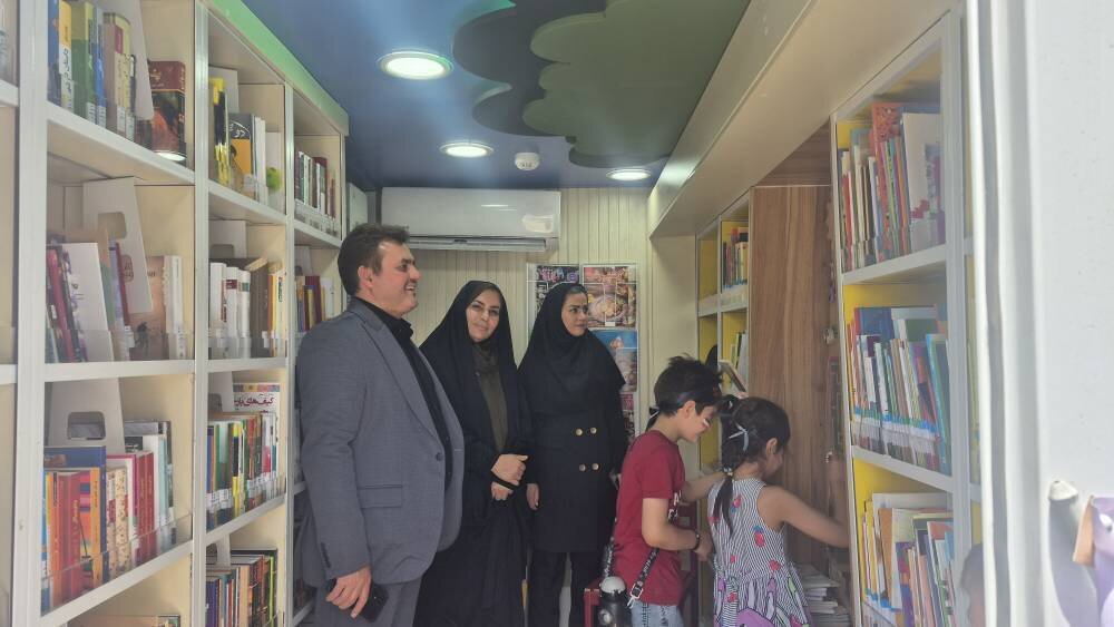 برپایی موکب فرهنگی کتابخانه سیار شمیرانات و پردیس در بوستانها و زائرسراها