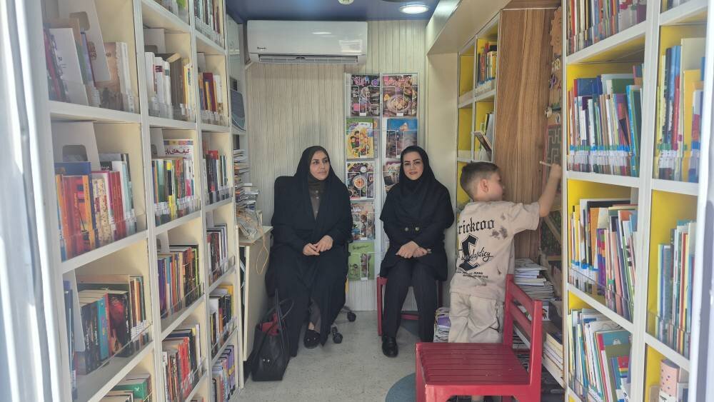 برپایی موکب فرهنگی کتابخانه سیار شمیرانات و پردیس در بوستان‌ها و زائرسراها
