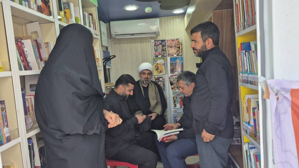 برپایی موکب فرهنگی کتابخانه سیار شمیرانات و پردیس در بوستان‌ها و زائرسراها