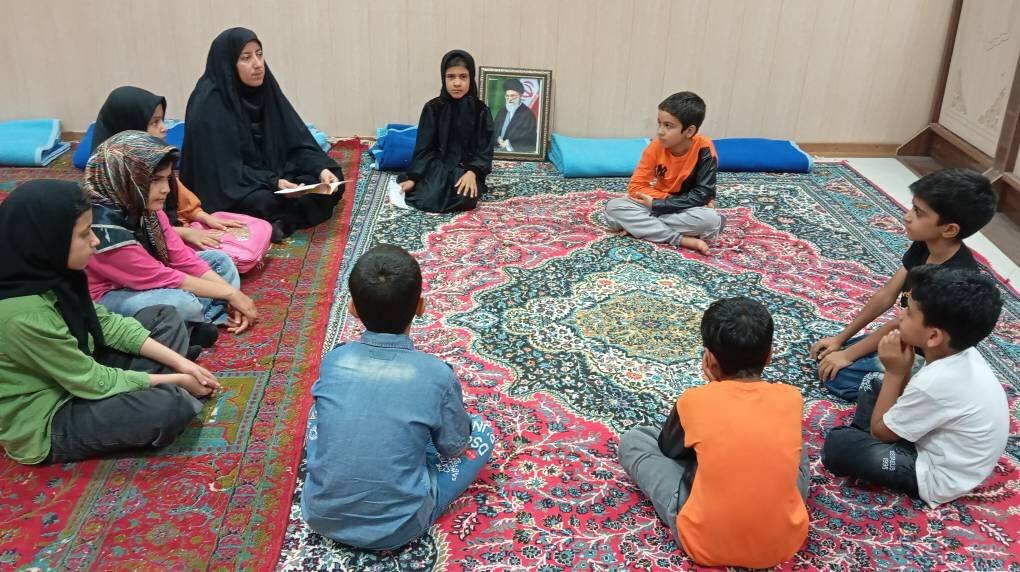 ارائه خدمات فرهنگی و اجتماعی موکب اداره کتابخانه‌های عمومی شهرستان نهبندان در مسیر جاده ترانزیتی چابهار-مشهد