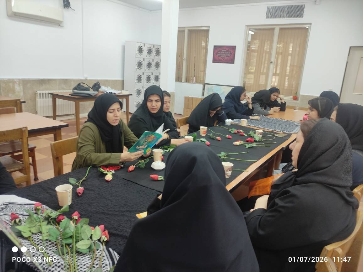 گرامیداشت یاد و خاطره کتابخوان‌ترین رهبر جهان در کتابخانه دانشمند تهران