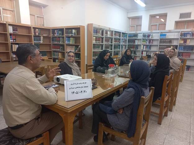 قصهگویی تعاملی برای کودکان گنابادی و نشستهای تخصصی برای بانوان سبزواری؛ گامهای دوقلوی کتابخانهها در مسیر تعالی خانواده
