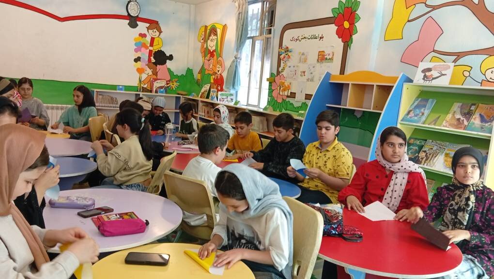 کارگاه‌ اوریگامی در کتابخانه عمومی امام باقر(ع) برگزار شد