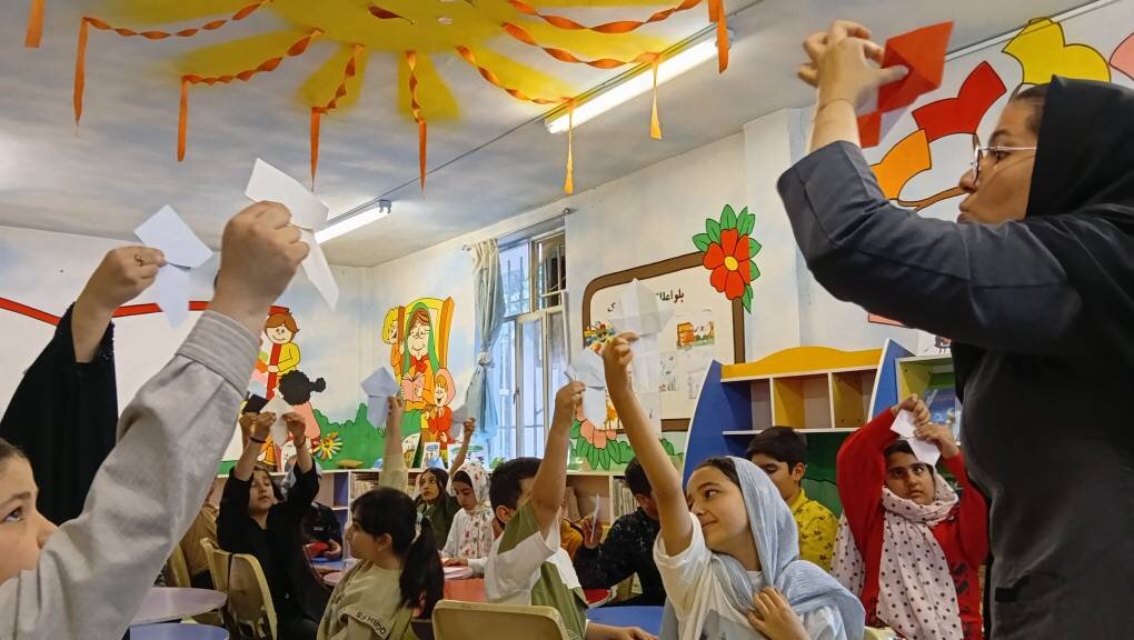 کارگاه اوریگامی در کتابخانه عمومی امام باقر(ع) برگزار شد
