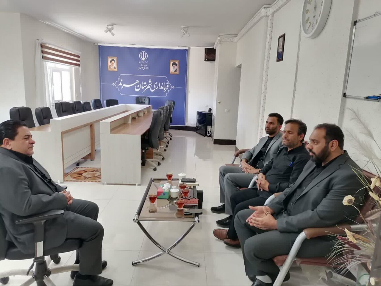 دیدار مدیرکل کتابخانه‌های عمومی استان اصفهان با فرماندار شهرستان هرند
