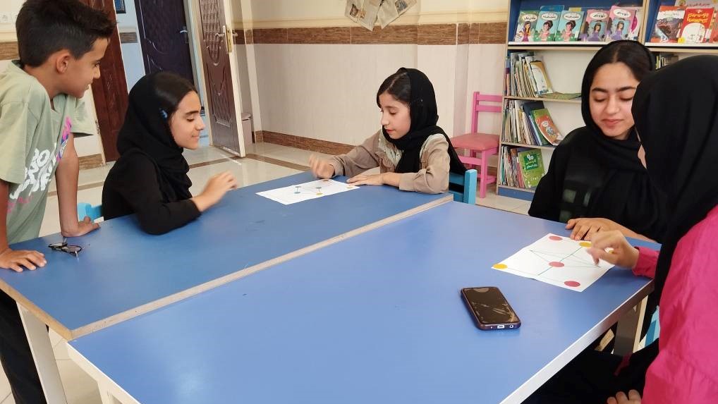 بازی‌های فکری، کودکان و نوجوانان کتابخانه شهدای دهکده را به چالش کشید