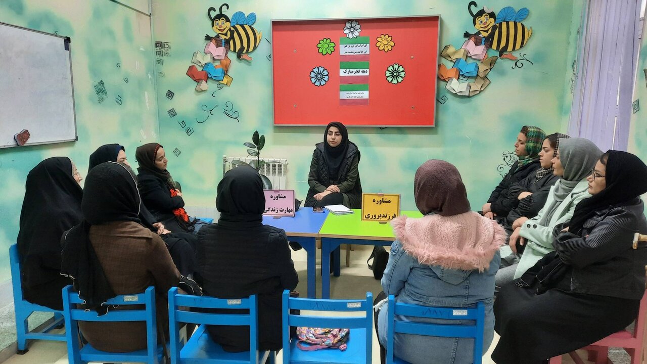 بازدید شهردار تویسرکان از برنامههای اوقات فراغت پیشخان تخصصی کودک و نوجوان عترت