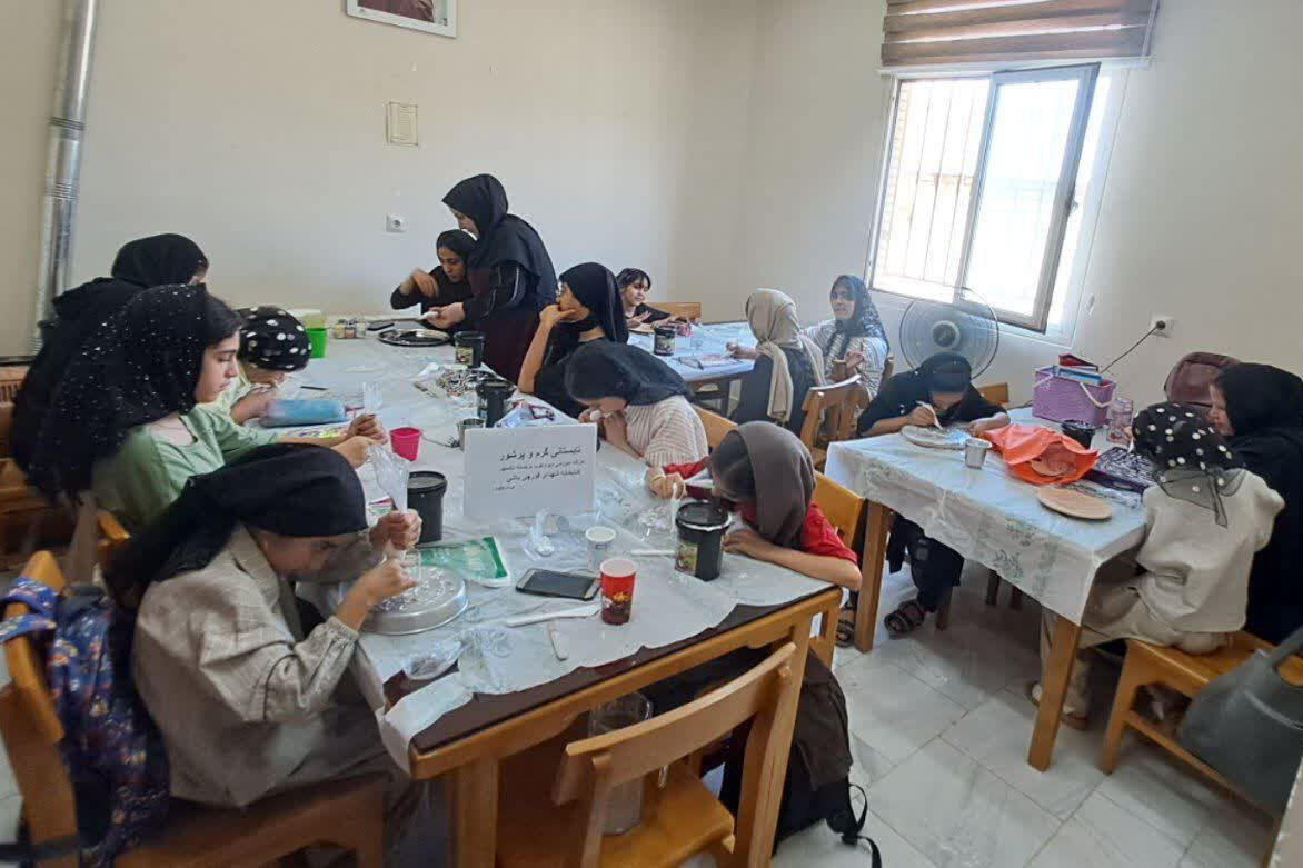بزرگداشت روز عفاف و حجاب در کتابخانه‌های عمومی استان مرکزی