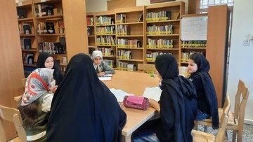 نشست قرآنی «جهان‌بینی و سبک زندگی از آیات قرآن» در کتابخانه فردوسی پیشوا