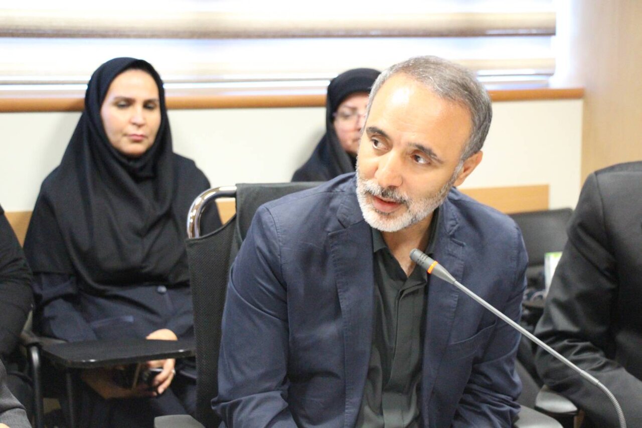 آیین تکریم مدیرکل و معارفه سرپرست اداره‌کل کتابخانه‌های عمومی استان تهران برگزار شد