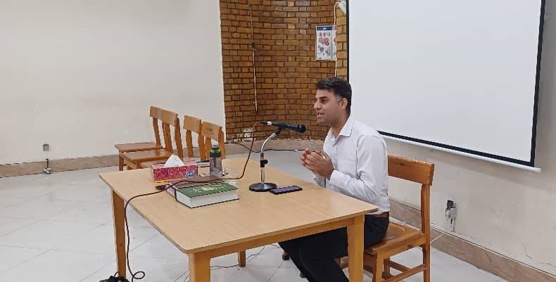بررسی تجلیات عرفانی در مثنوی معنوی و غزل کلاسیک در کتابخانه شهید رجایی