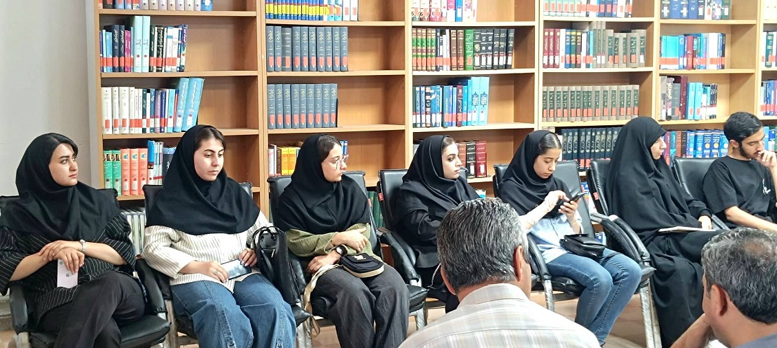 نشست «کتاب و کتابخوانی در سیره رهبر شهید انقلاب» در دیواندره برگزار شد