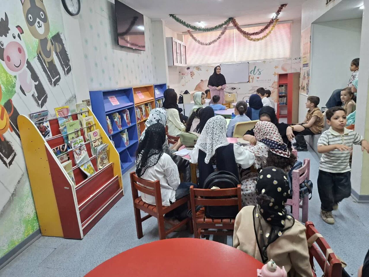 برگزاری نشست ادبی در کتابخانه عمومی امام جعفر صادق (ع) شهرستان پاکدشت