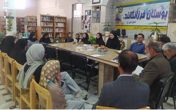 برگزاری محفل ادبی تبیینی «روایت ماندگار» در شهر گندمان
