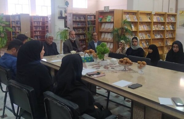 برگزاری محفل ادبی تبیینی «روایت ماندگار» در شهر گندمان