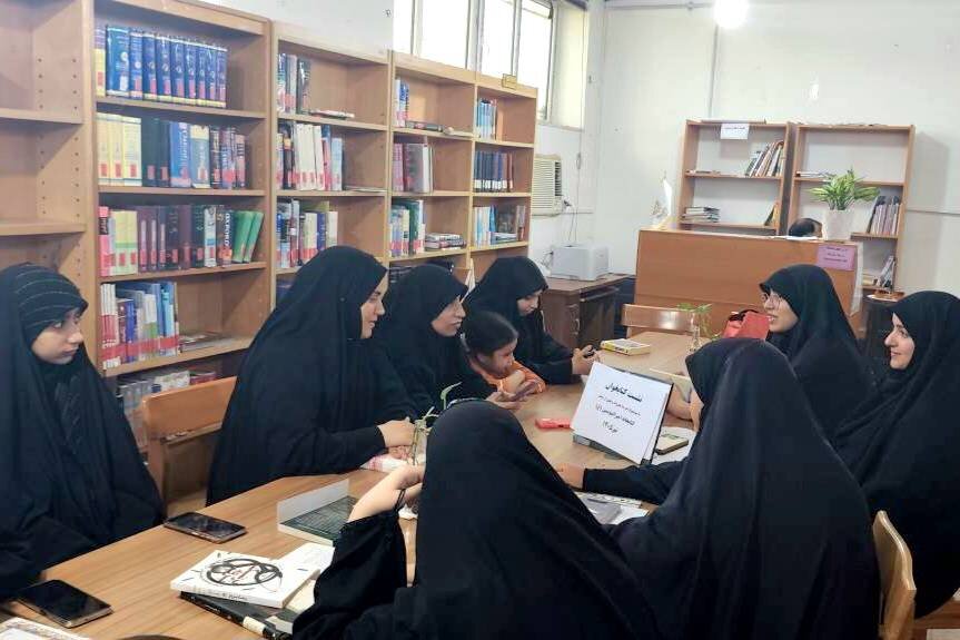 نشست کتابخوان و آیین «تکیه کتاب» در کتابخانه امیرالمؤمنین(ع) کلاله برگزار شد