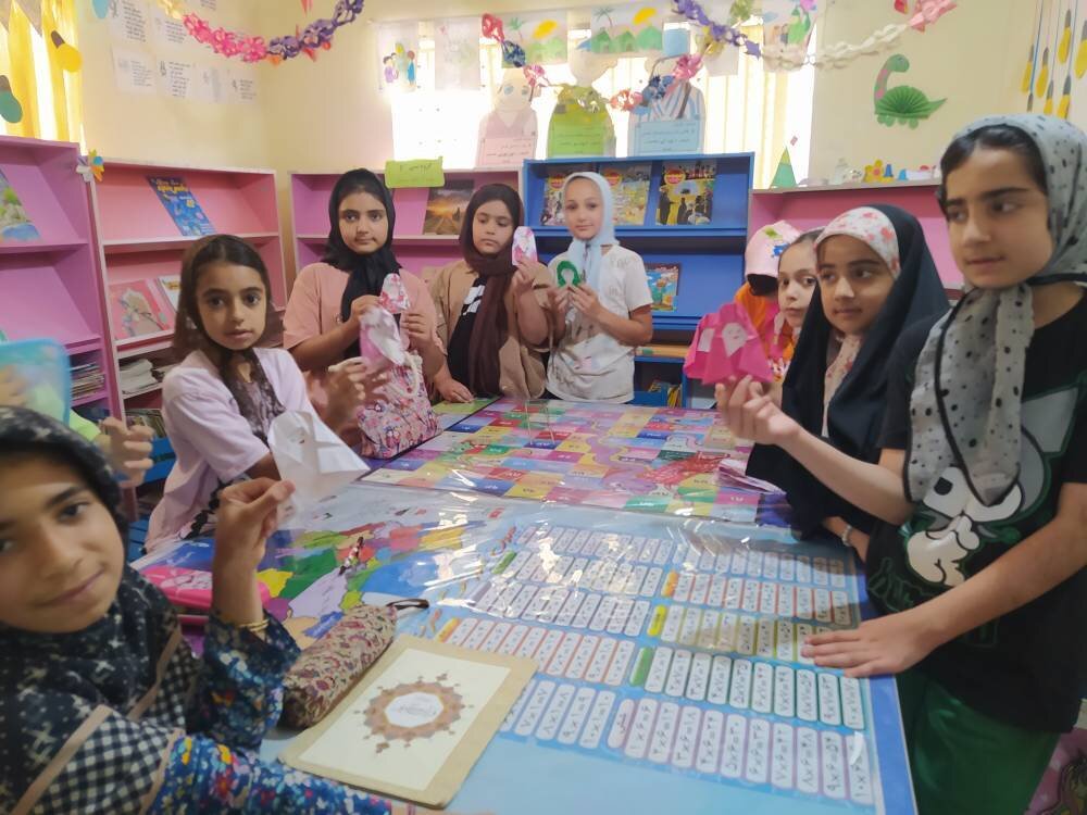 جلسه مطالعاتی و کارگاه کاردستی با موضوع حجاب در کتابخانه حاج رجبعلی عطری رامیان برگزار شد