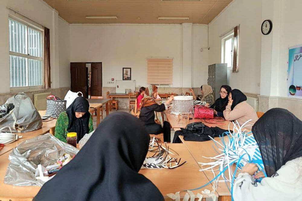 کارگاه آموزش حصیربافی در کتابخانه عمومی نوکنده بندرگز شد
