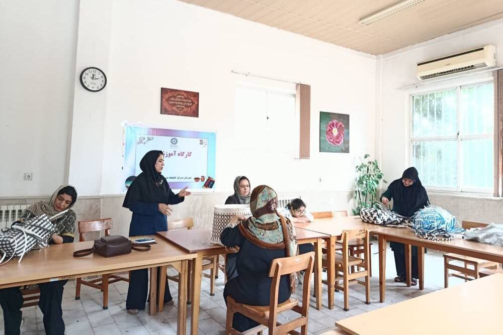 کارگاه آموزش حصیربافی در کتابخانه عمومی نوکنده بندرگز شد