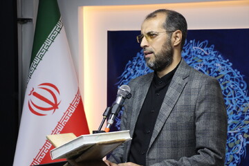 رونمایی از کتاب «سقوط» در اراک