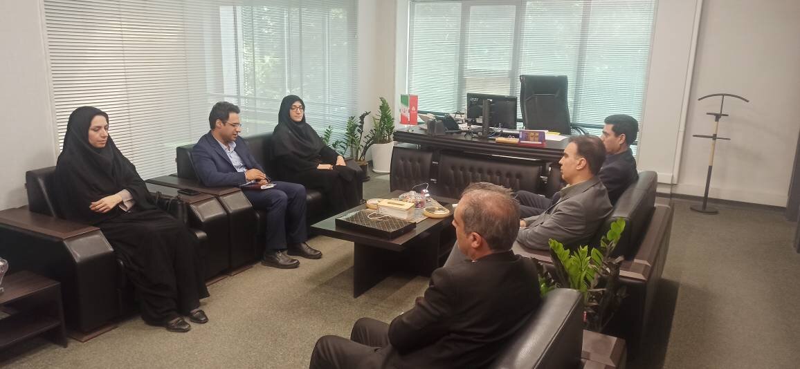 دیدار مدیرکل کتابخانههای عمومی لرستان با مدیر امور شعب بانک ملت استان