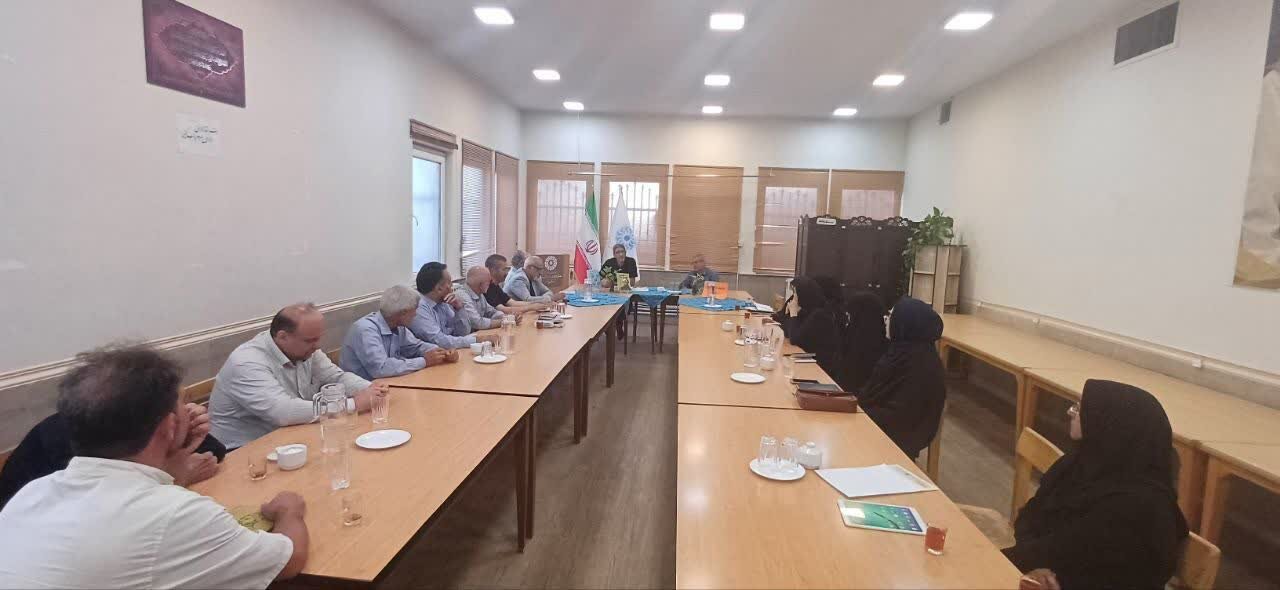 نشست قرار کتابخوانی در کتابخانه پانزده خرداد شهرستان پیشوا