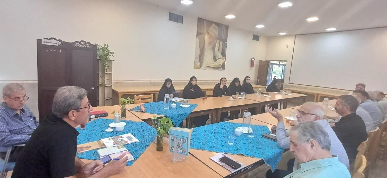 نشست قرار کتابخوانی در کتابخانه پانزده خرداد شهرستان پیشوا