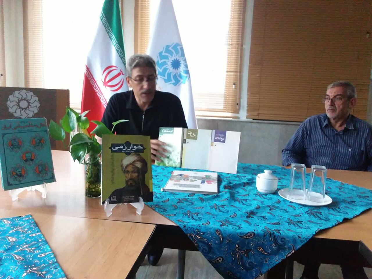 نشست قرار کتابخوانی در کتابخانه پانزده خرداد شهرستان پیشوا