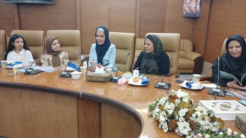 رونمایی از آثار کوثری فر؛ نویسنده ۱۰ ساله محفل ادبی جوانهها