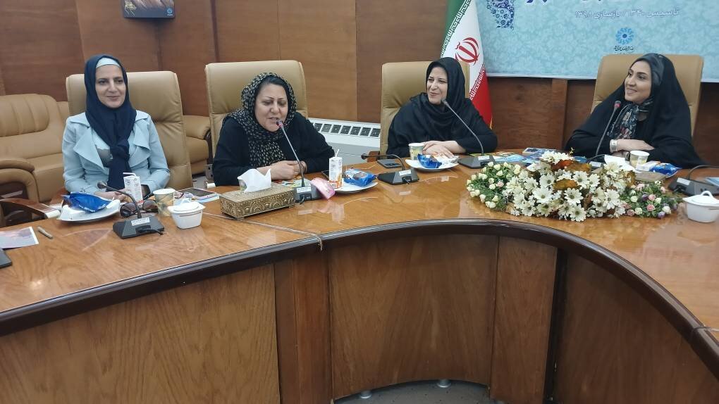 رونمایی از آثار کوثری فر؛ نویسنده ۱۰ ساله محفل ادبی جوانه‌ها