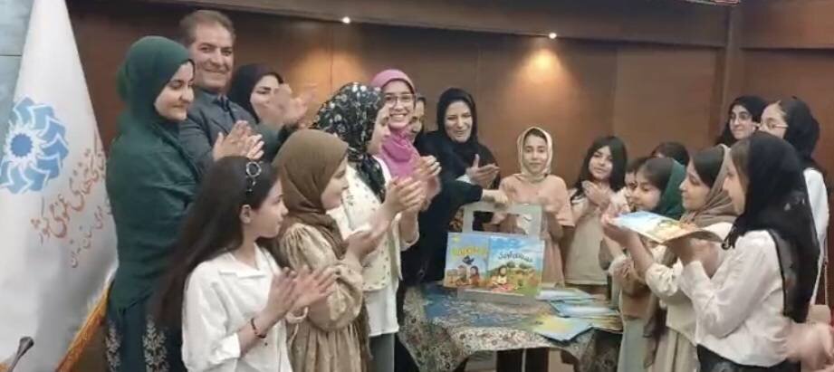 رونمایی از آثار کوثری فر؛ نویسنده ۱۰ ساله محفل ادبی جوانه‌ها